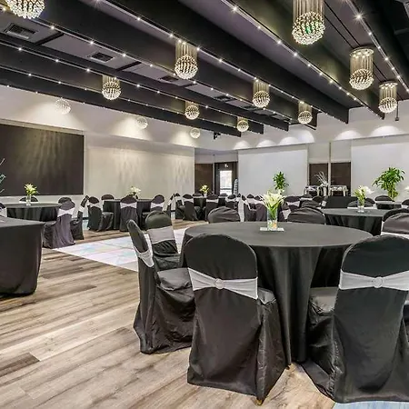 Quality Inn And Conference Center Tampa-Brandon 